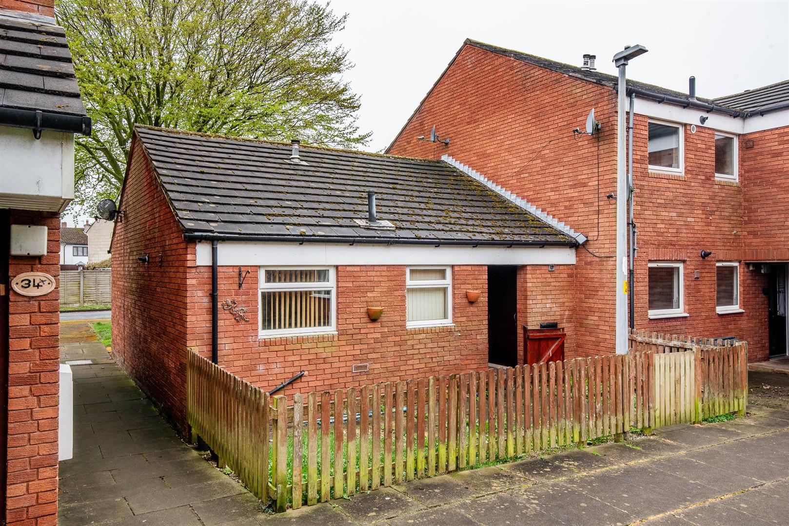 2 bed property in Forrester Close, Leyland